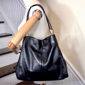 COACH Madison Phoebe Black Tumbled Leather Shoulder Bag Navy Lined 3-Sections